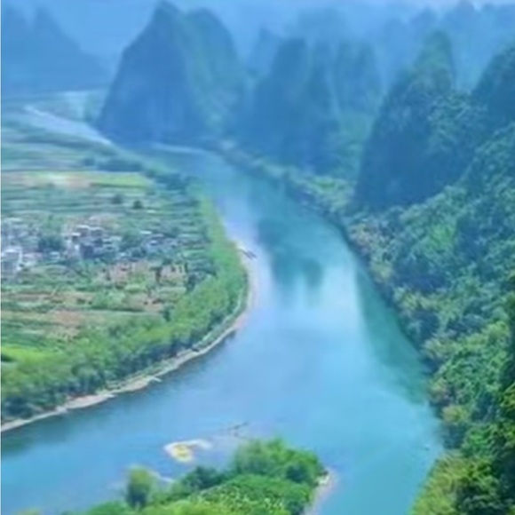 Meet your Posher, living life - Picture 3 of 8